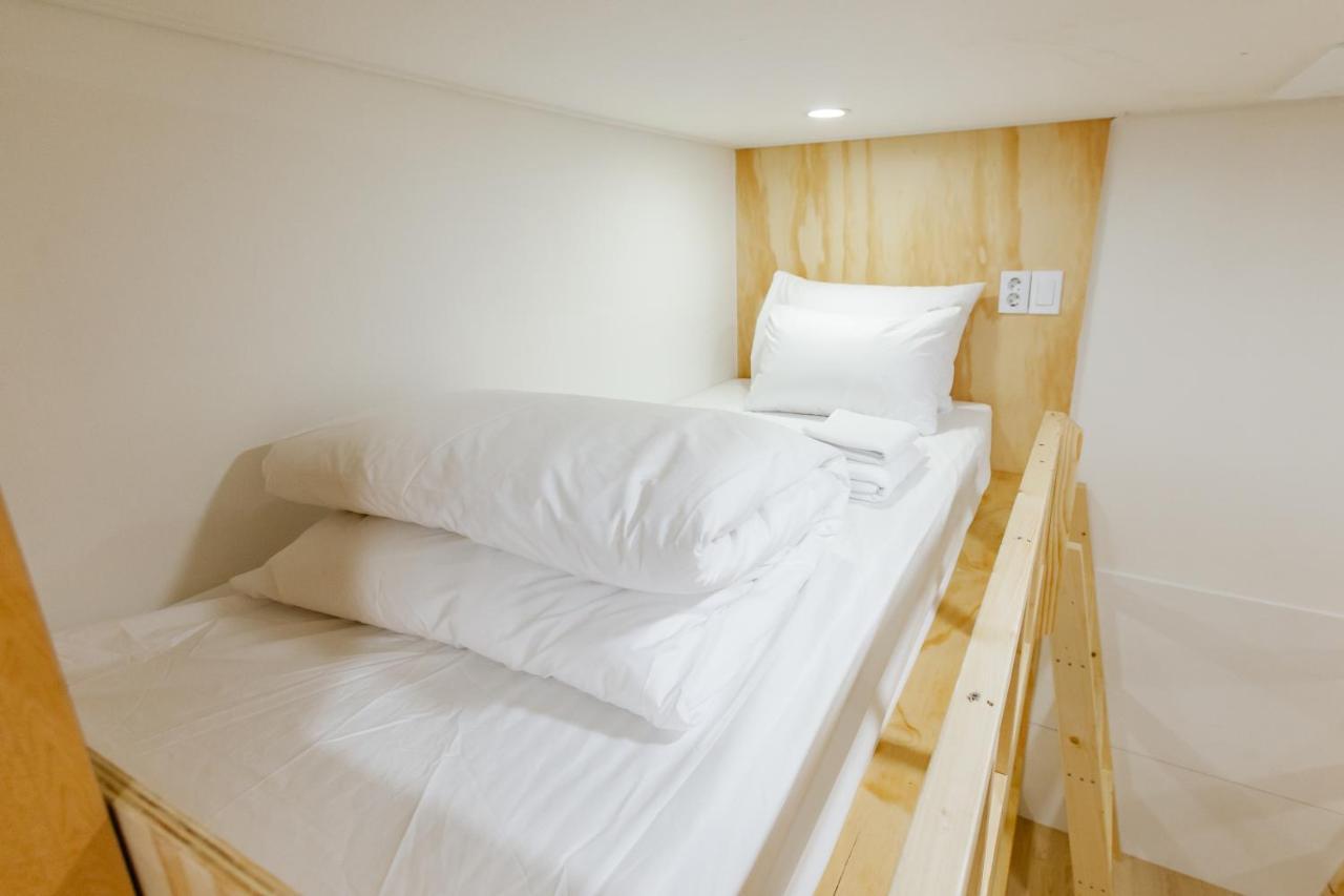 Twin Room Bunk Bed No window