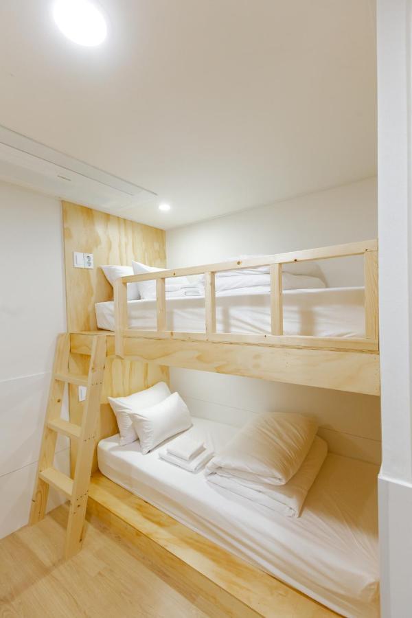Twin Room Bunk Bed No window