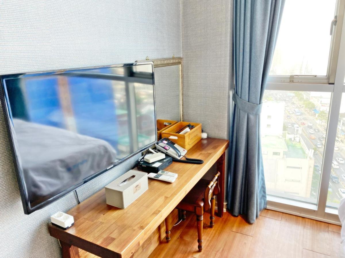 Family Room,1402965452:JPEG