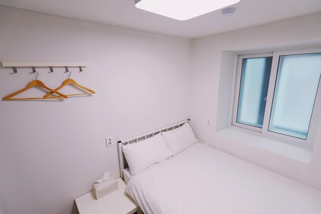 Standard Single Room Shower