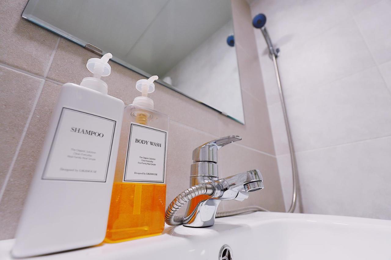 Standard Single Room Shower