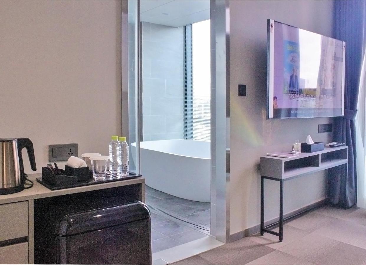 Suite Spa Bath,1596976420:JPEG