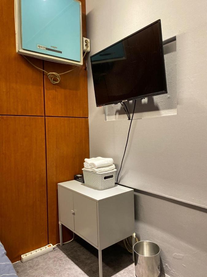 Single Room Bathroom
