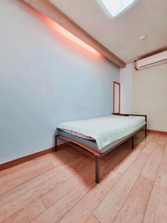 Standard Single Room,1203547066:JPEG