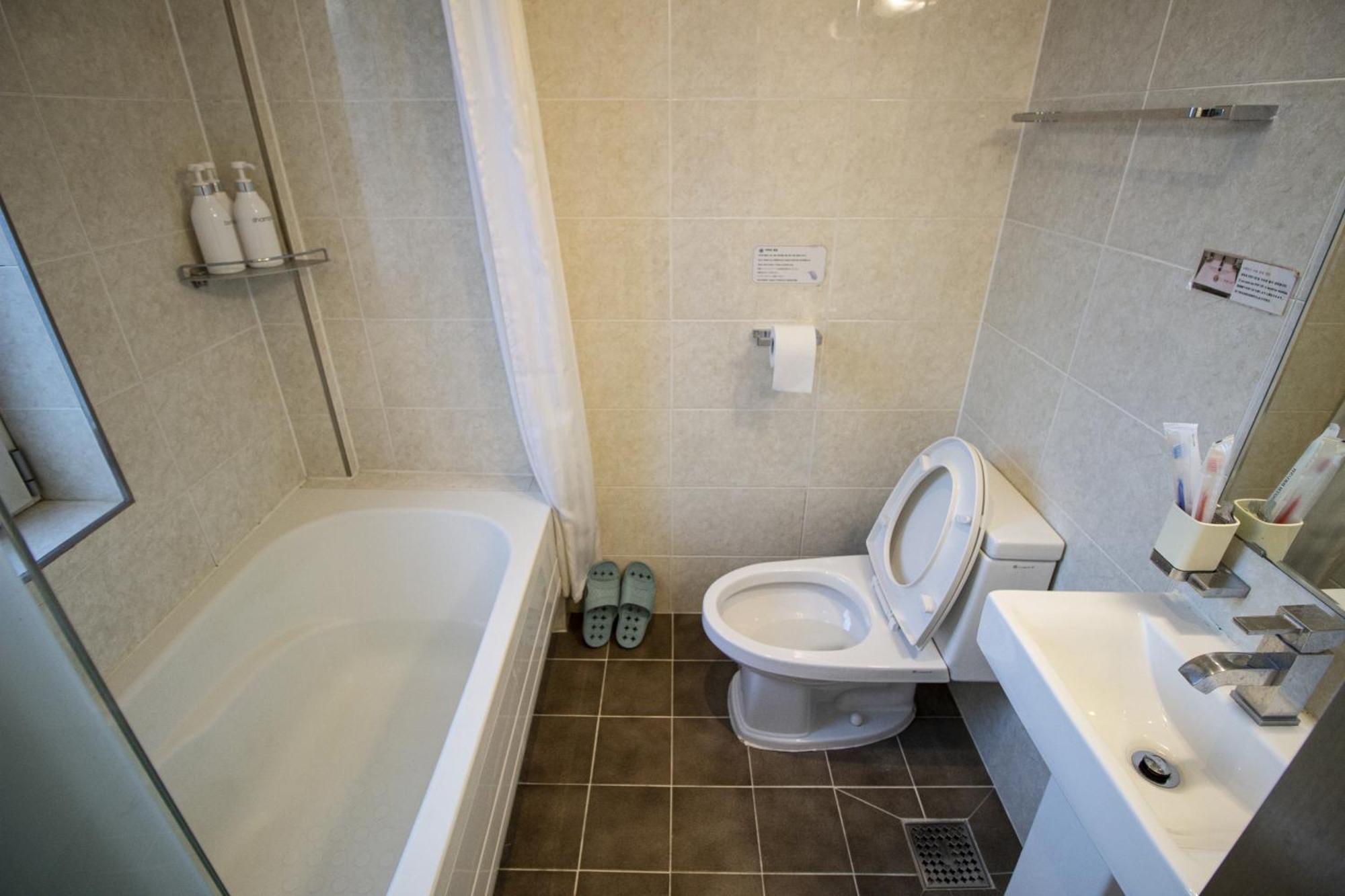 Double Room No Window