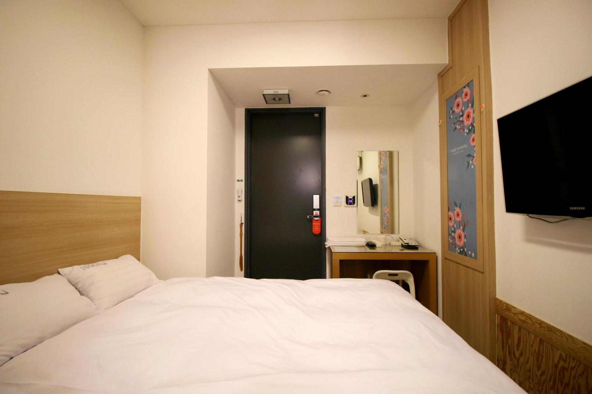 Double Room No Window