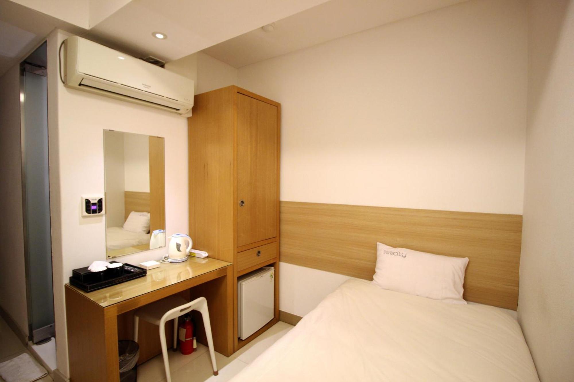 Single Room No Window