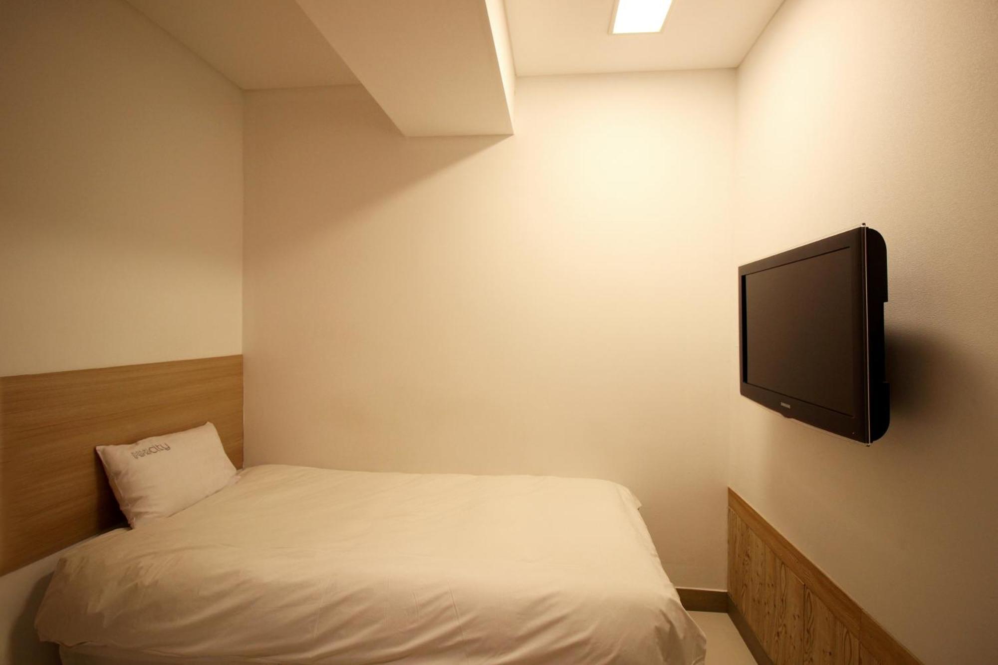 Single Room No Window