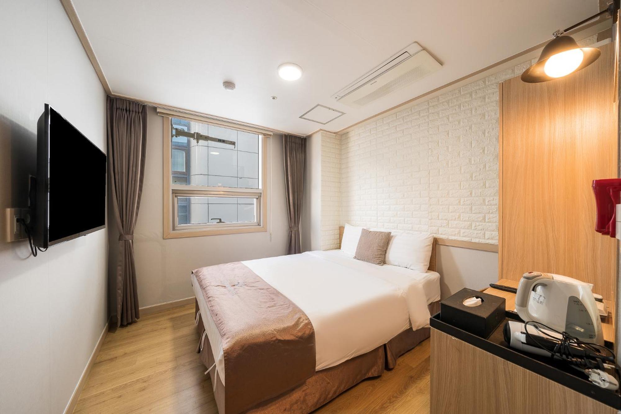 Standard Double Room,1214003416:JPEG