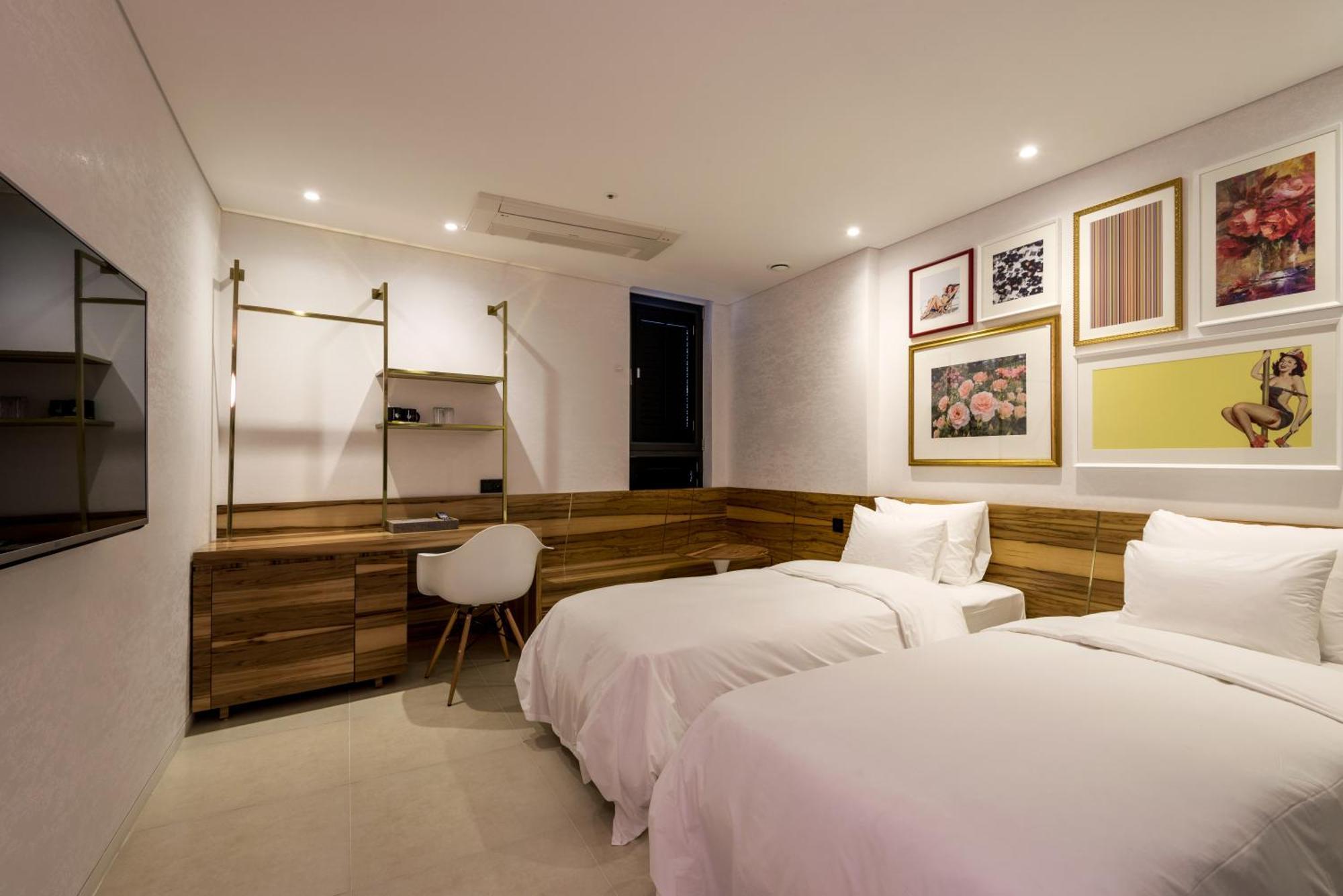 Deluxe Twin Room