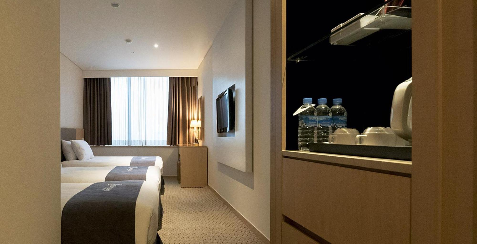 Deluxe Triple Room with Bath,1223740237:JPEG