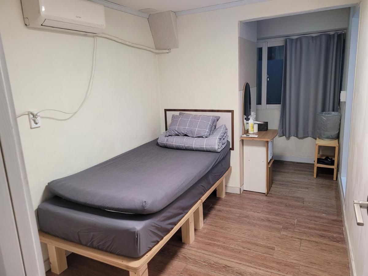Single Room Private Bathroom