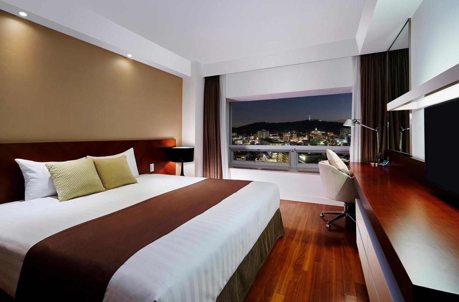 Premier Suite Bath Netflix available Personal account,1278082729:JPEG