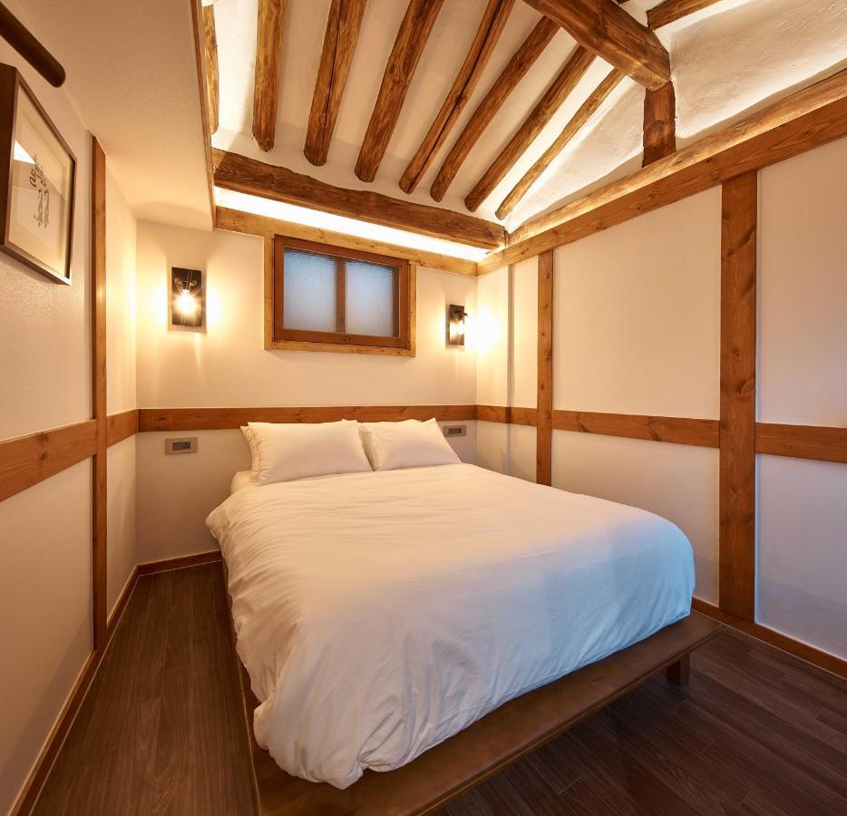 Two-Bedroom House,1291692712:JPEG