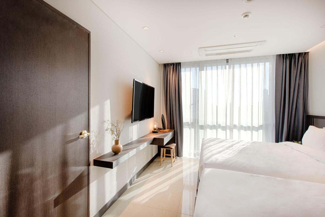 Connecting Suite