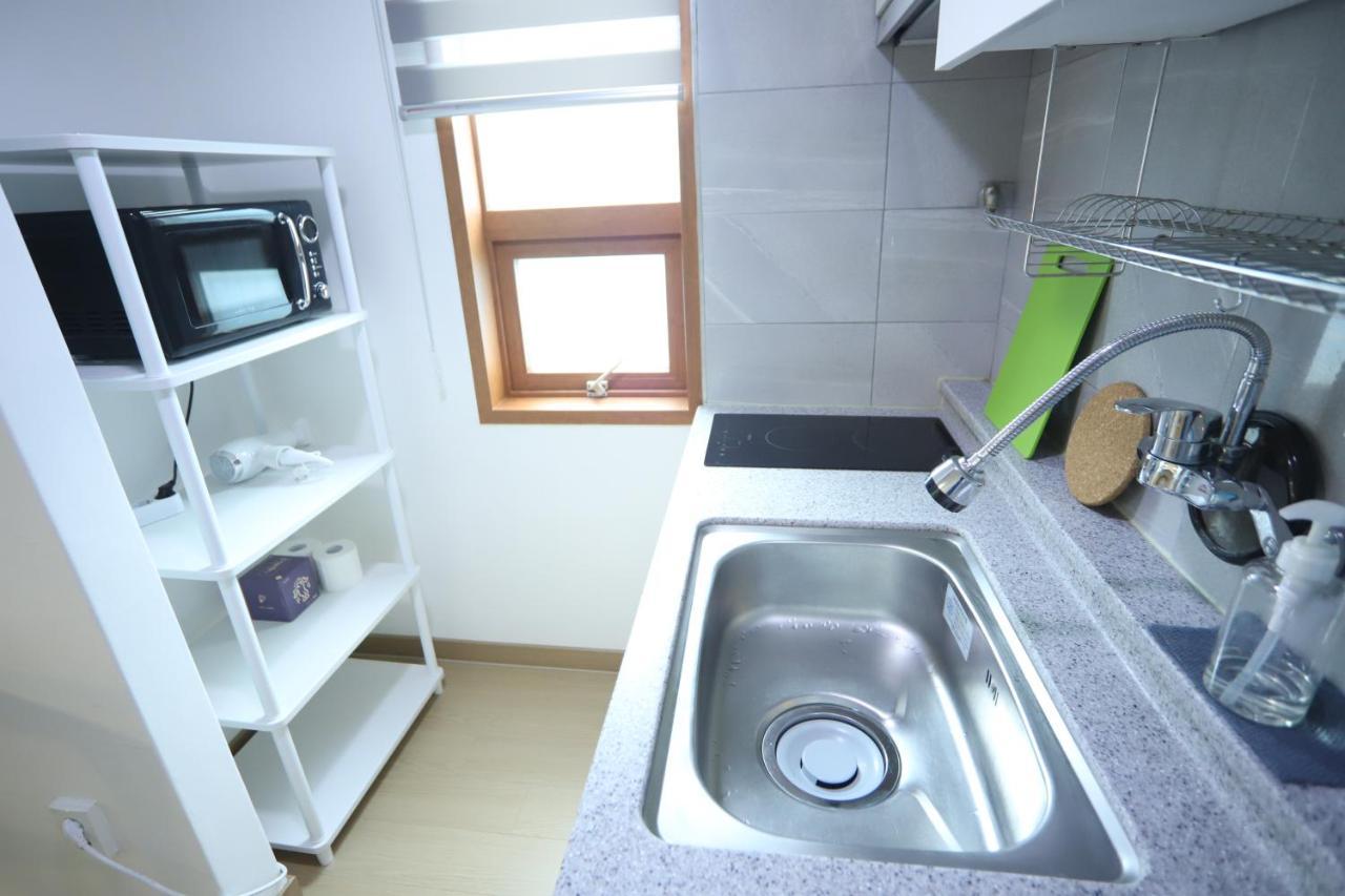 One-Bedroom Apartment,1339752056:JPEG