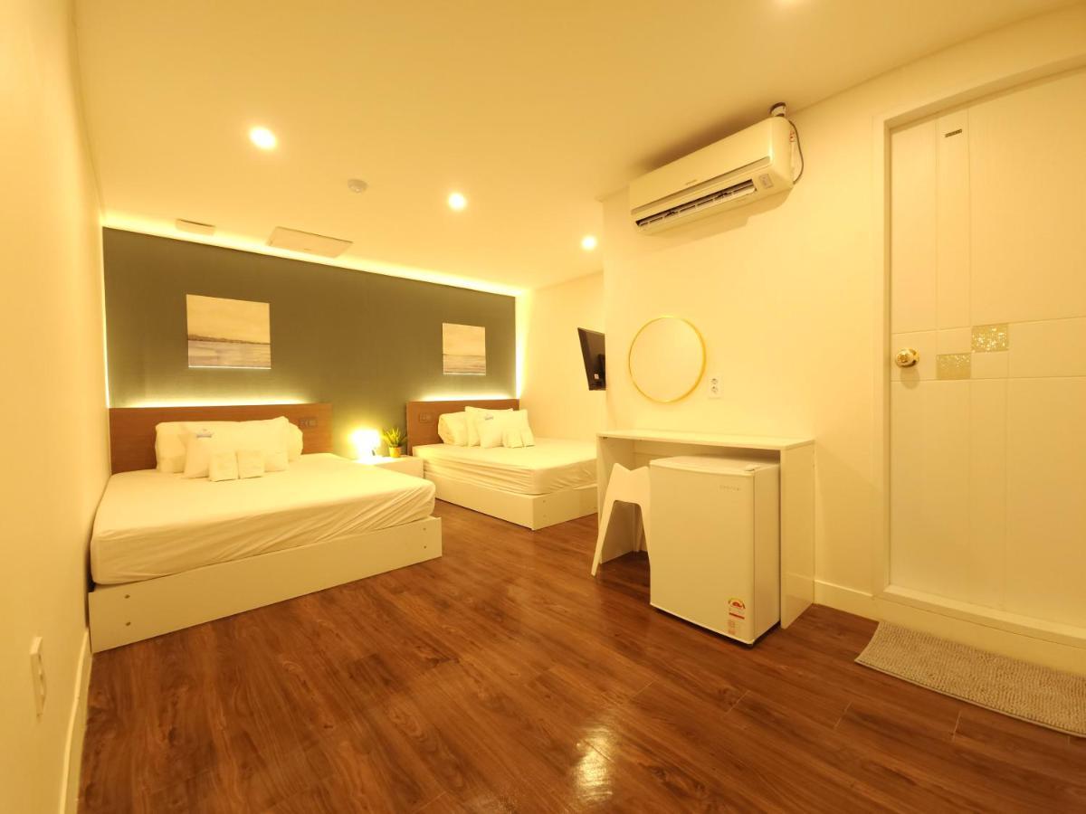 Deluxe Quadruple Room,1349345635:JPEG