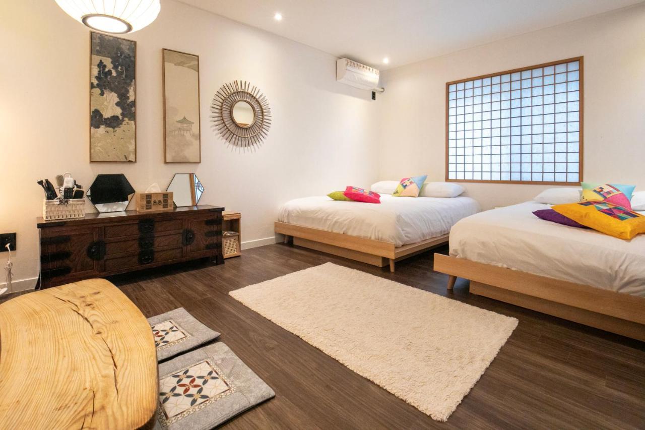 Vierpersoonskamer met Eigen Externe Badkamer