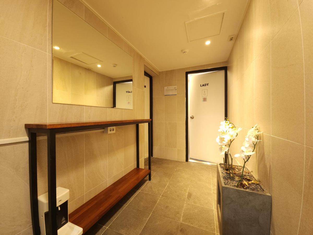 6-Bed Female Dormitory Room,1349246156:JPEG