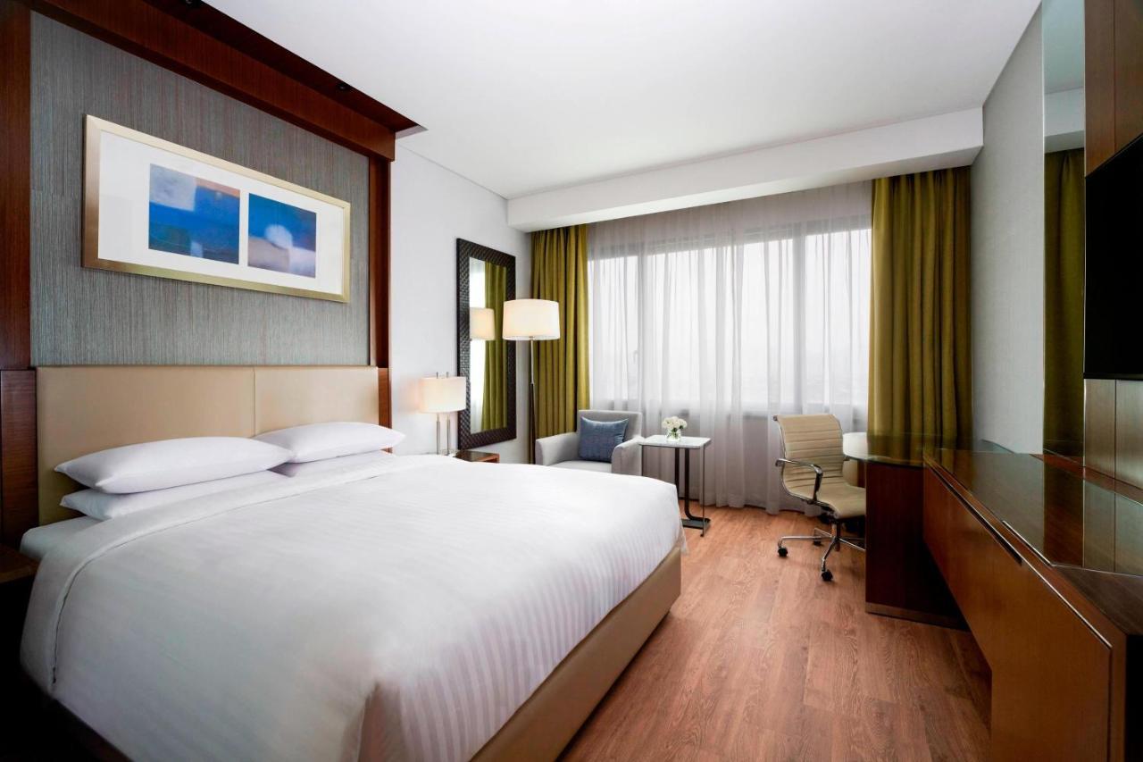 Premier Room 1 King,719663194:JPEG