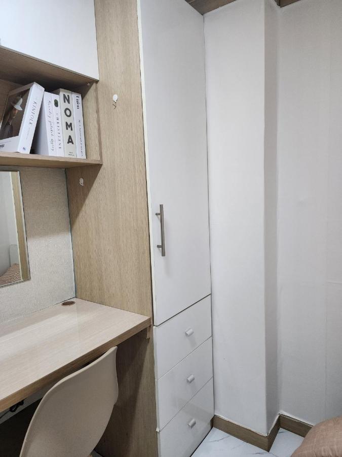 Habitación Individual con ducha y aseo compartidos
