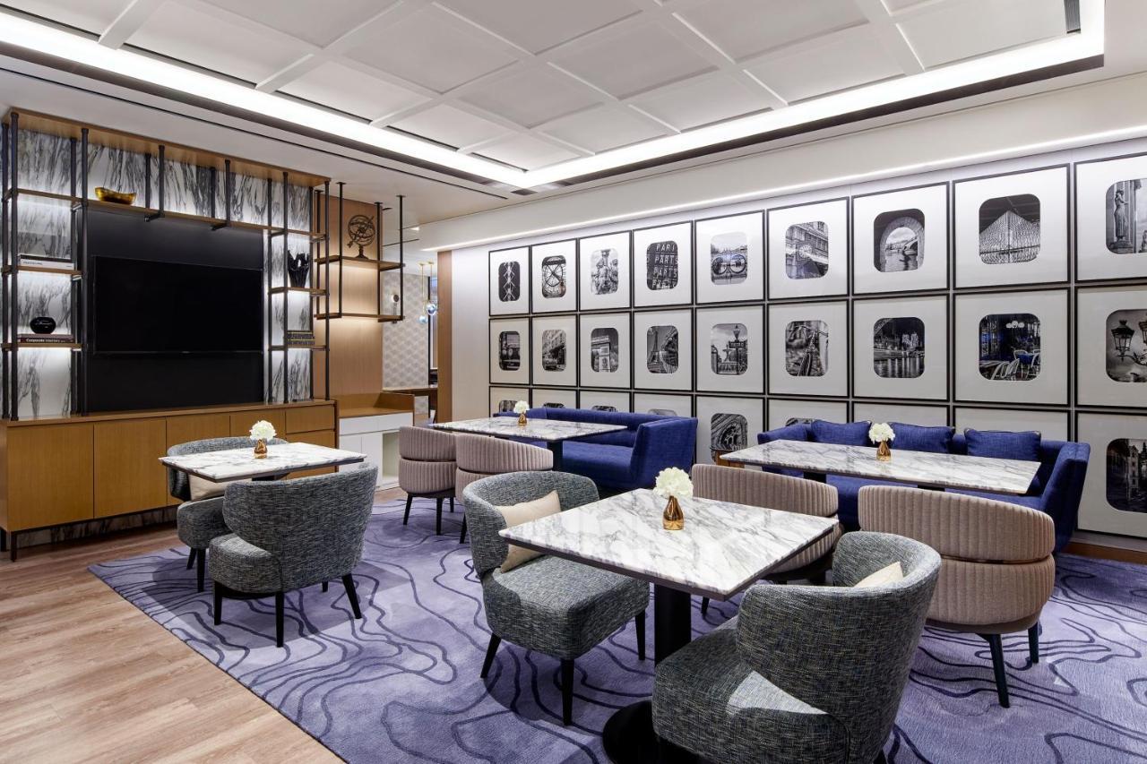 Club King Room City View Club Lounge Access at Lounge
