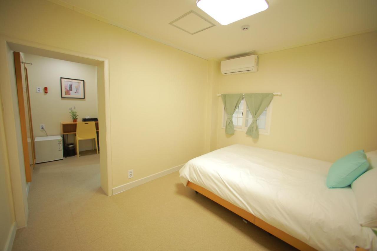 Double Room,1416813285:JPEG