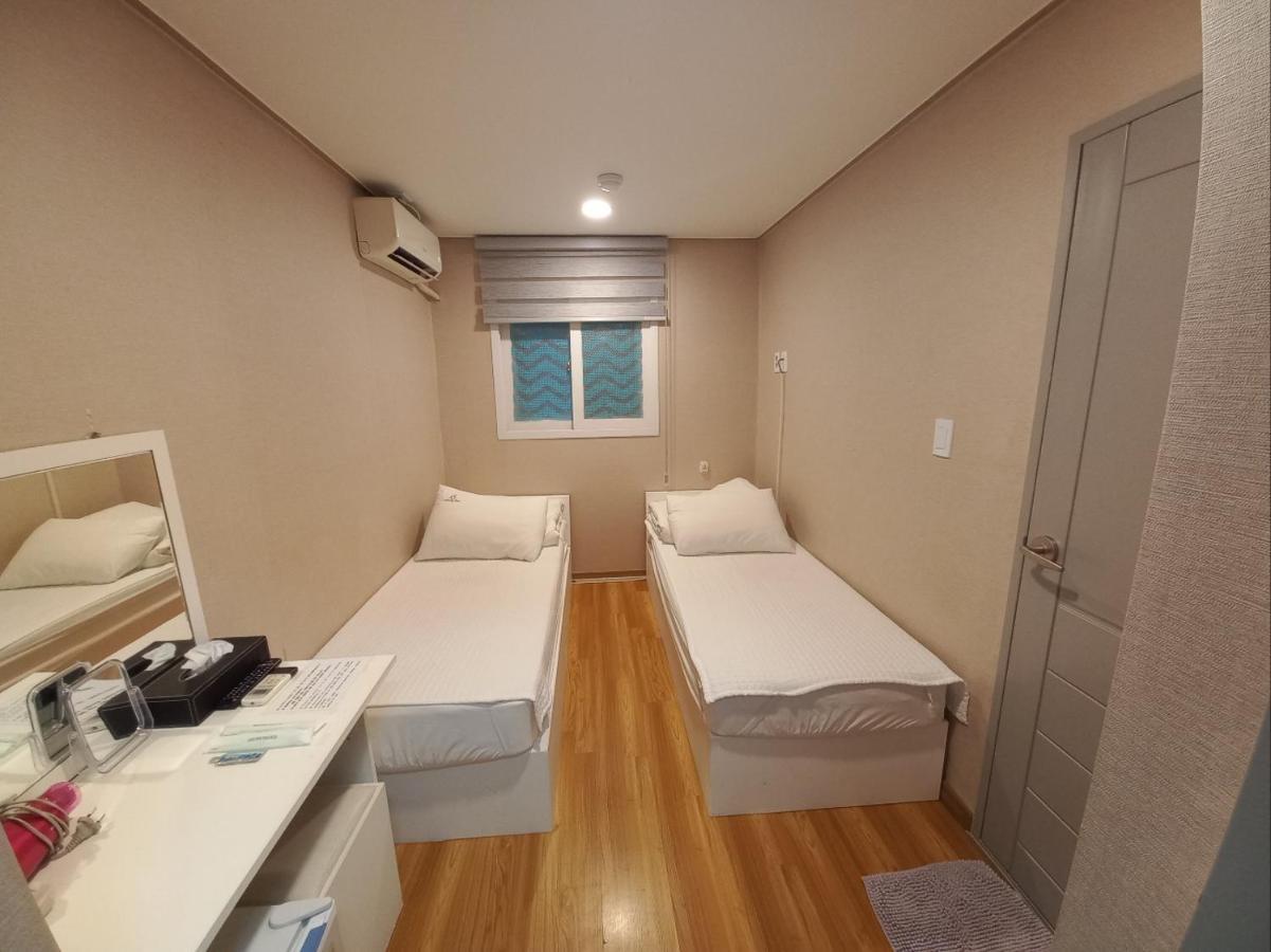 Twin Room with Private Bathroom,1465126477:JPEG