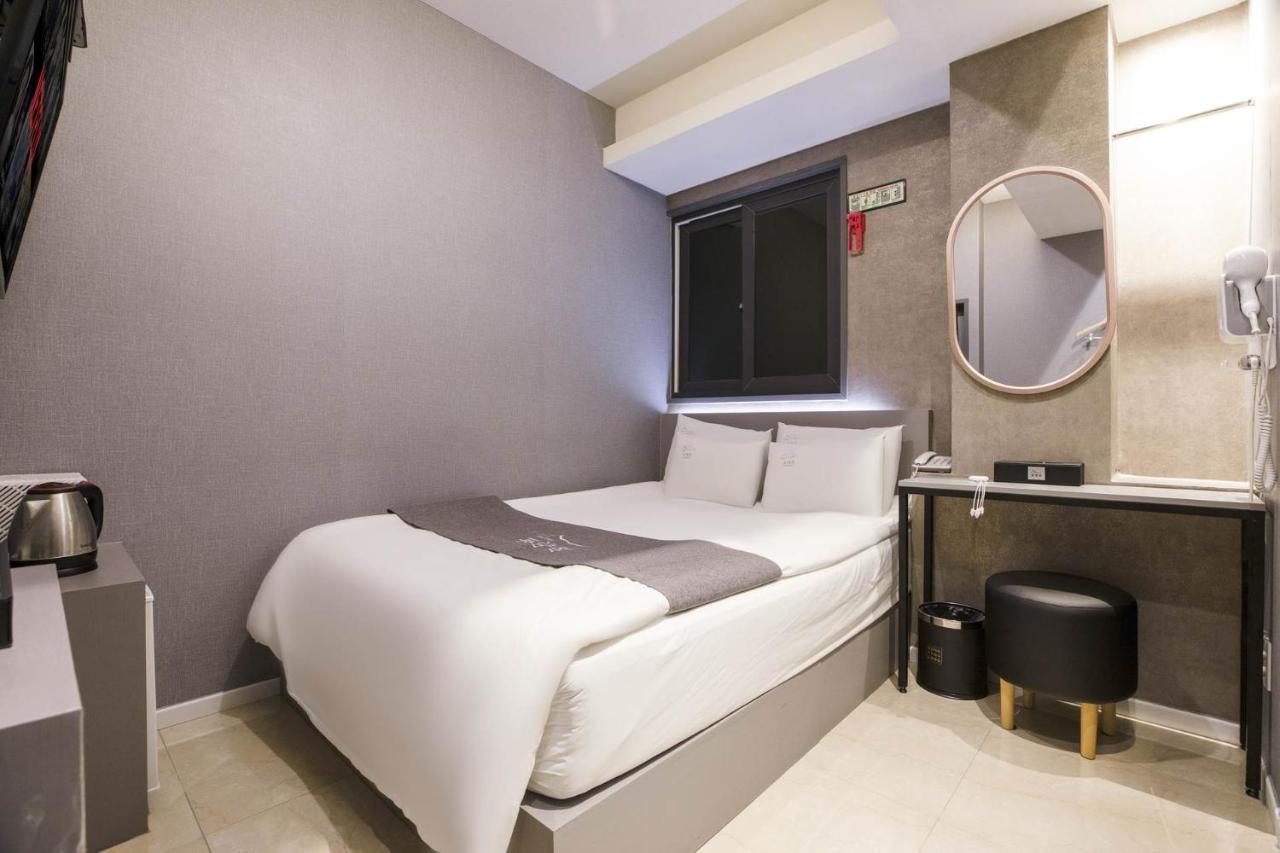 Deluxe Room,1465979246:JPEG