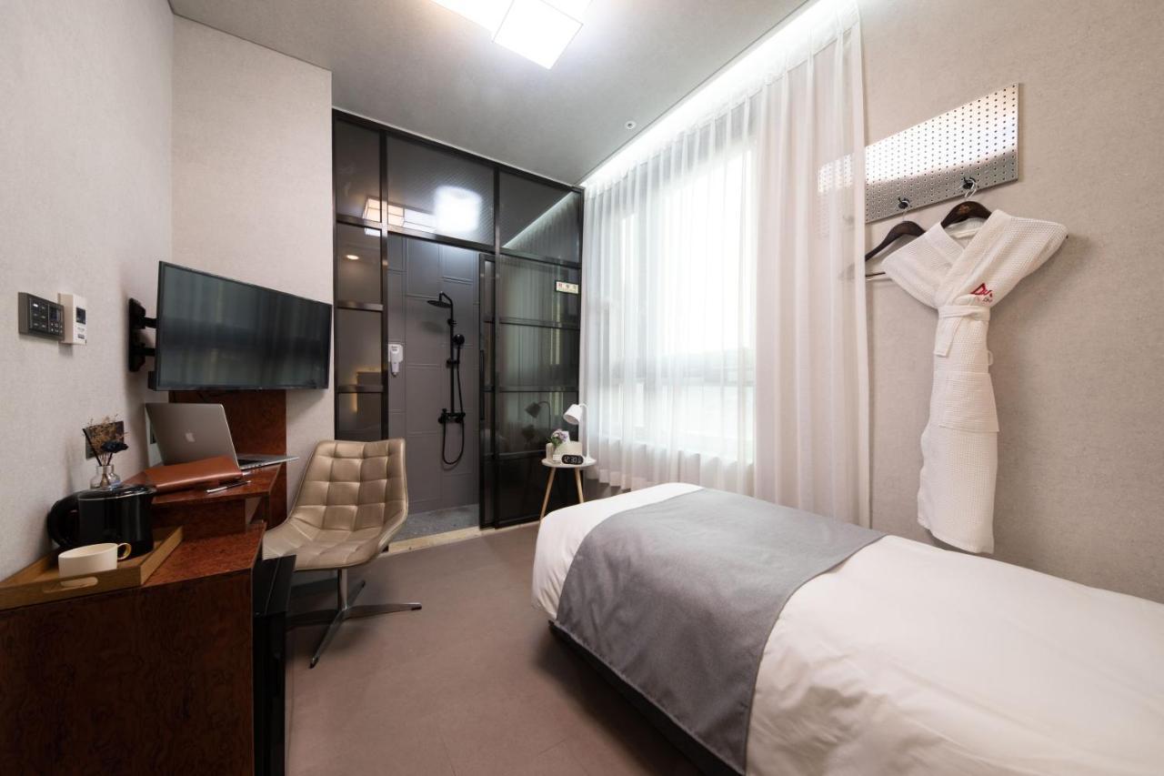Single Room,1467235661:JPEG