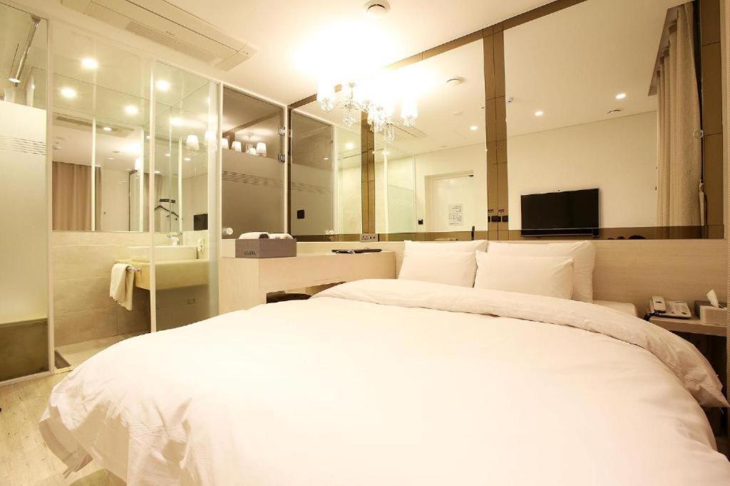 Standard Double Room,1470147899:JPEG