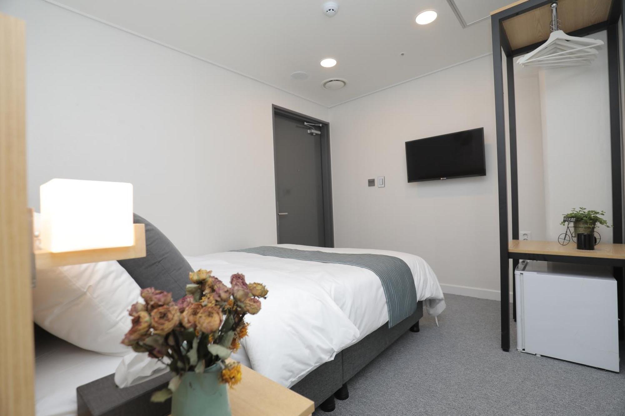 Double Room No Window