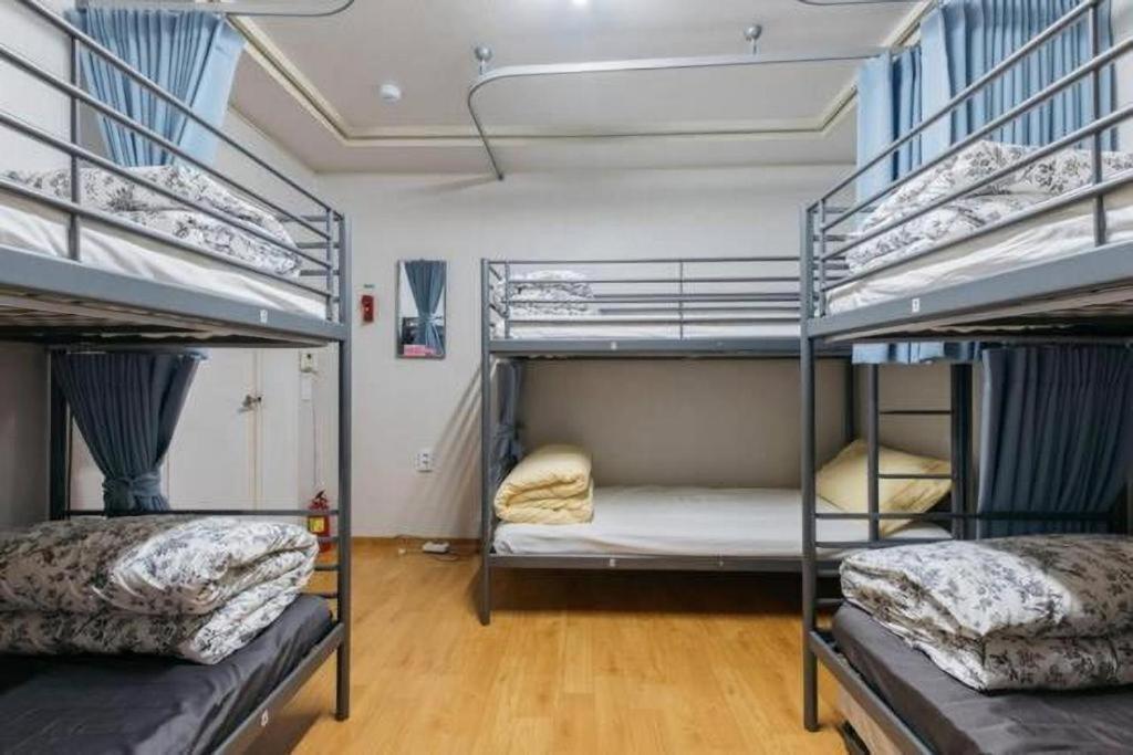 Bed 6-Bed Mixed Dormitory Room