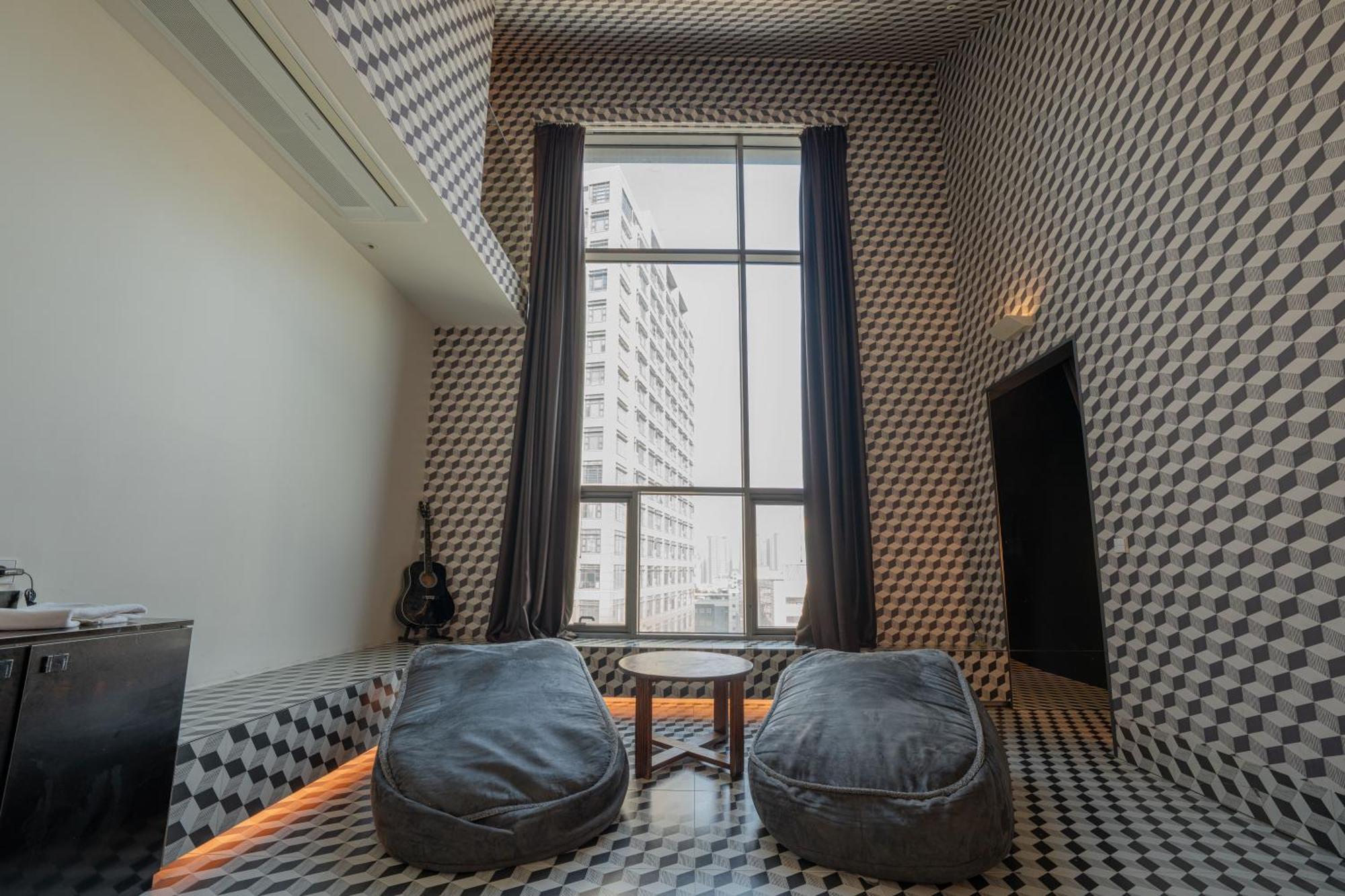 Triple Cinema Penthouse,1500385714:JPEG