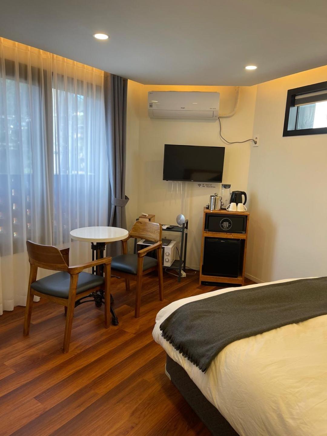King Room Mountain View