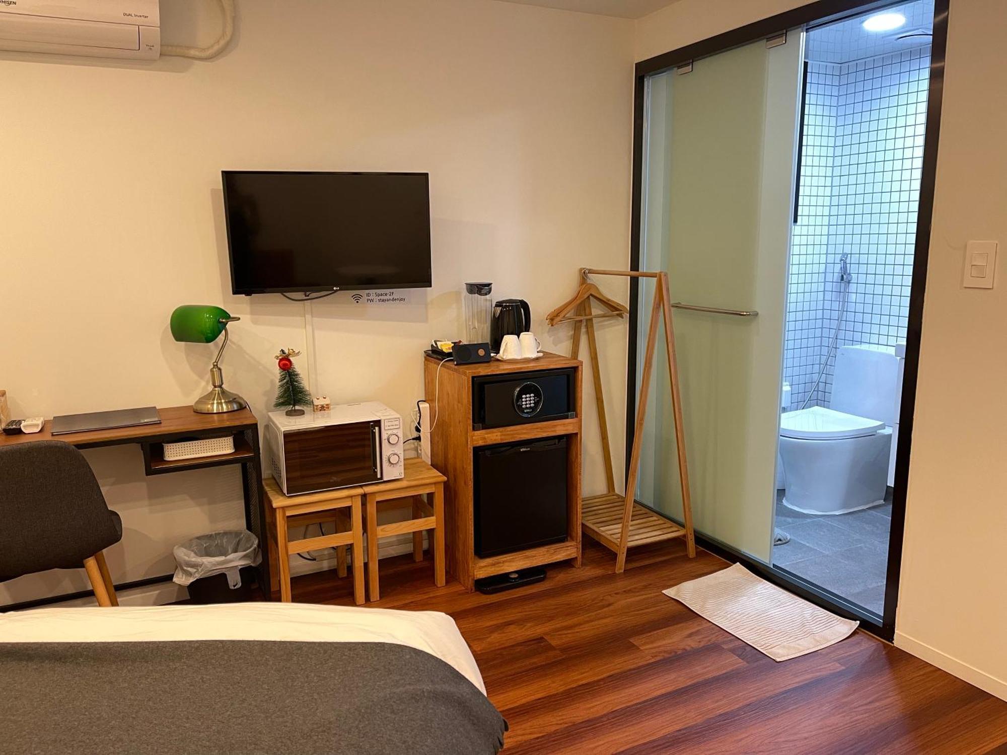 Queen Room,1507414261:JPEG