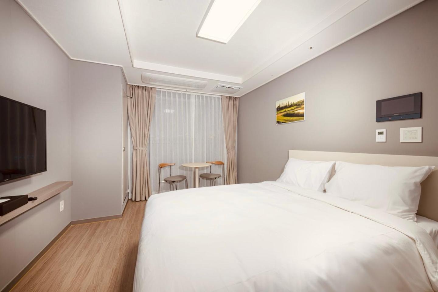 Deluxe Double Room,1509293587:JPEG