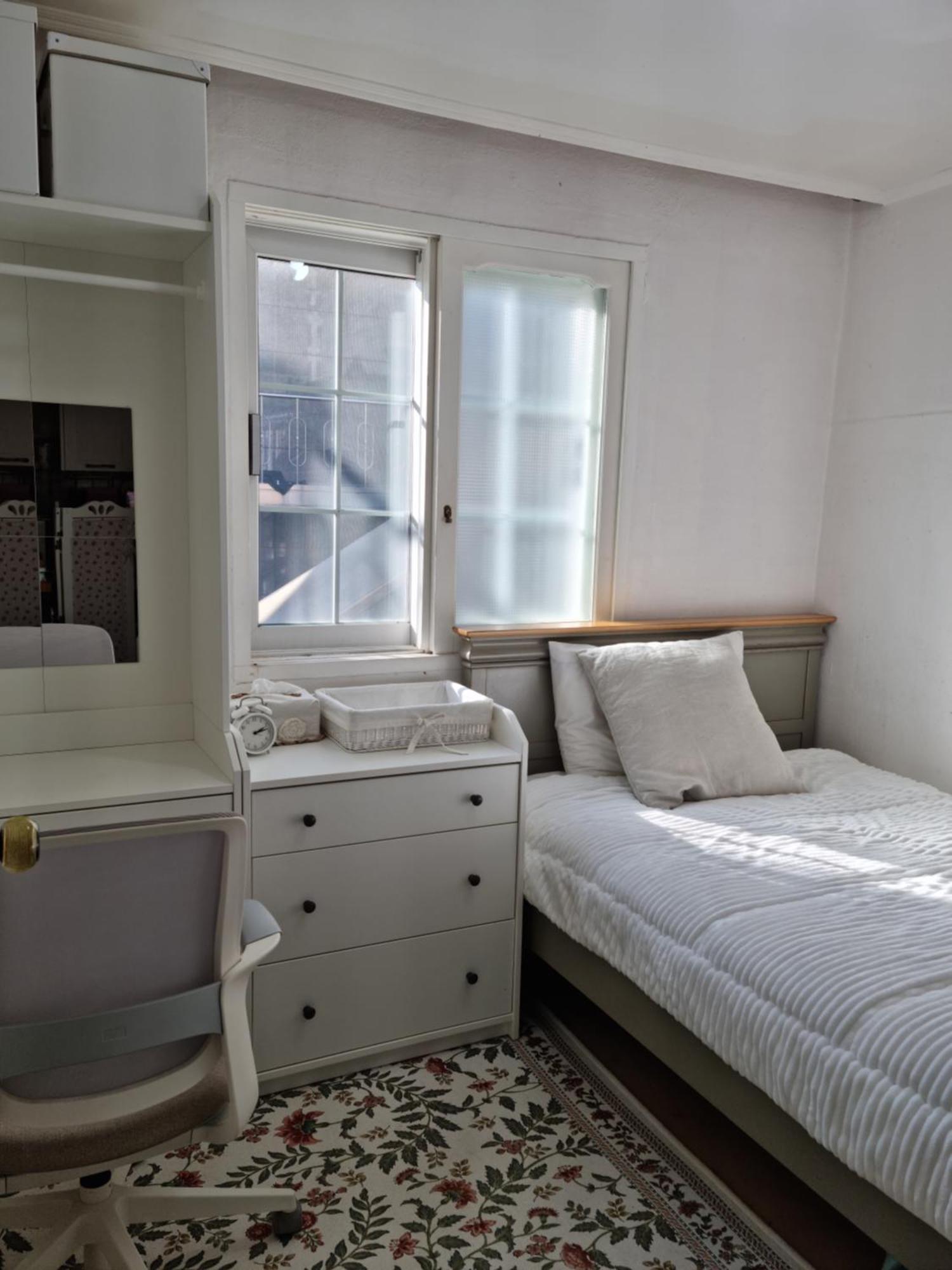 Single Room Shared Shower Toilet