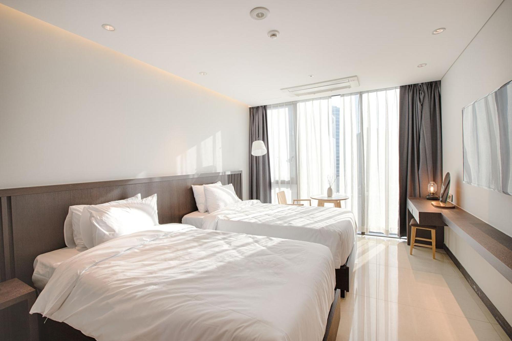 Standard Twin Room,1533691543:JPEG