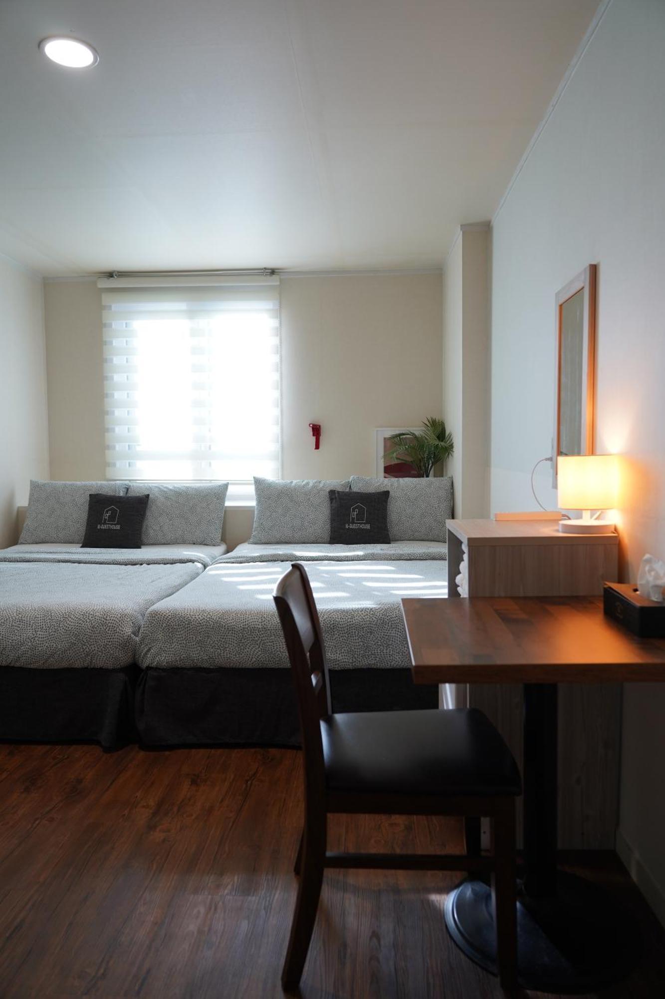 Deluxe Family Suite,1544678467:JPEG