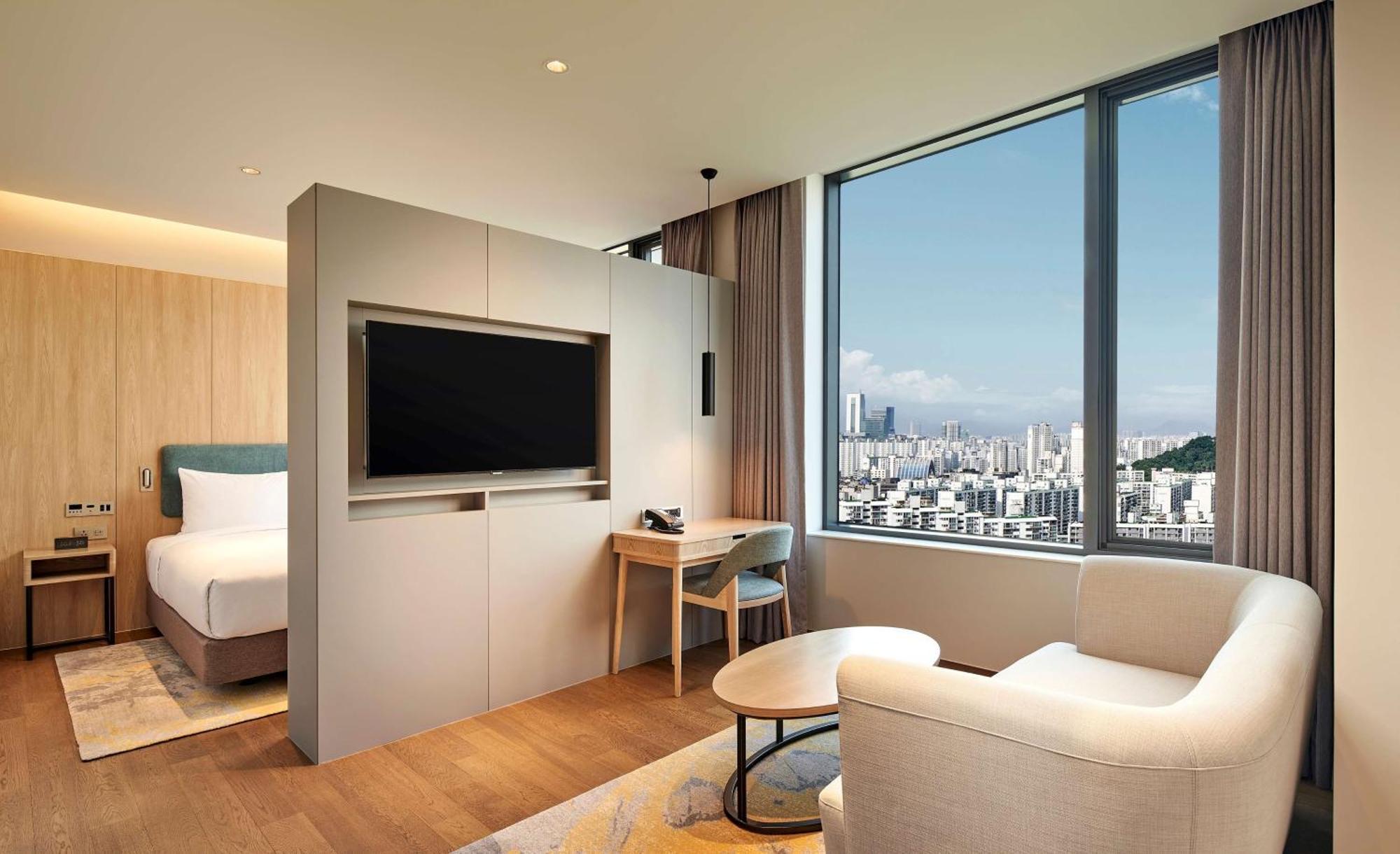 Deluxe King Room