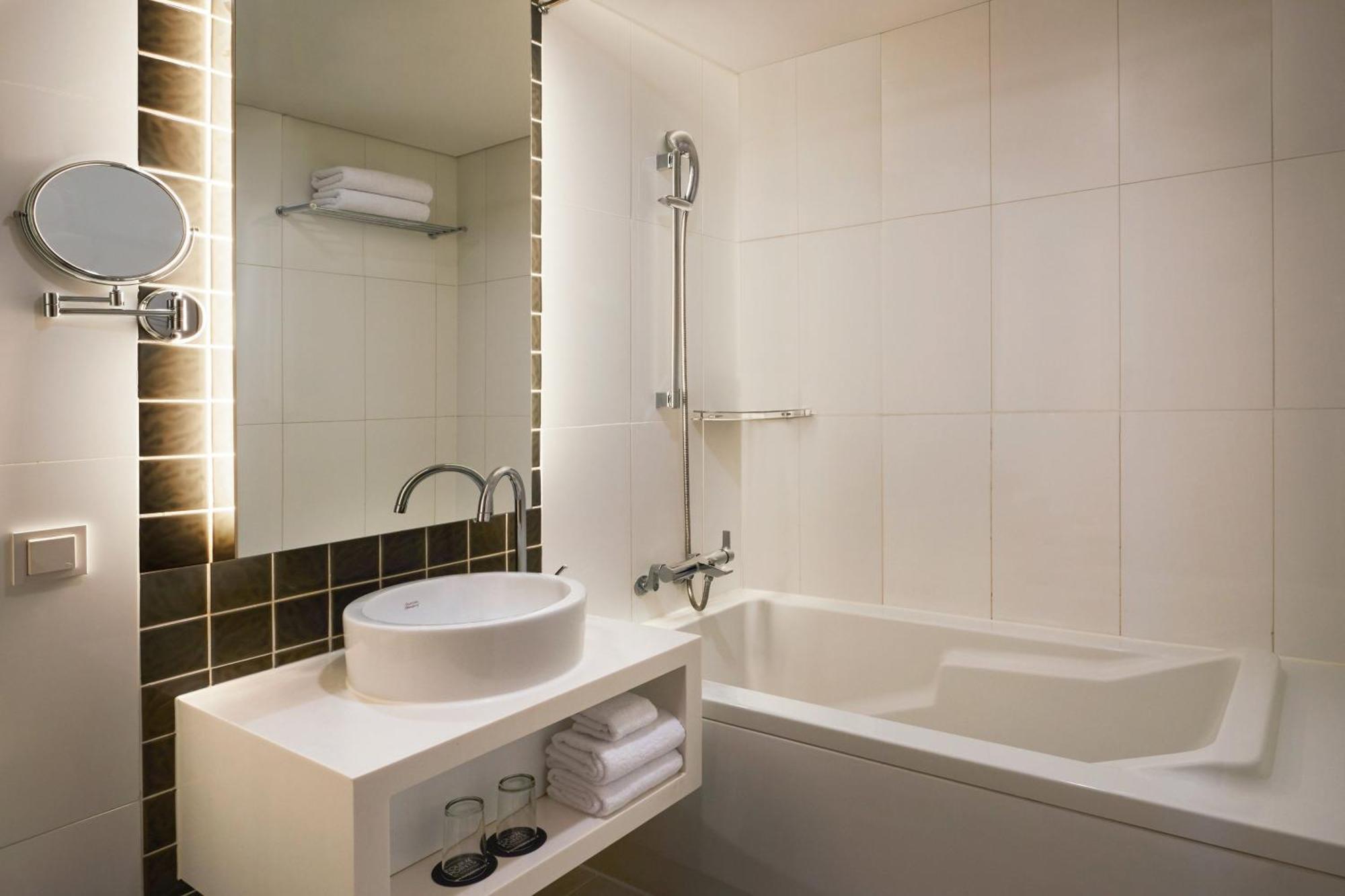 Superior, Guest room, 1 King,1556919301:JPEG