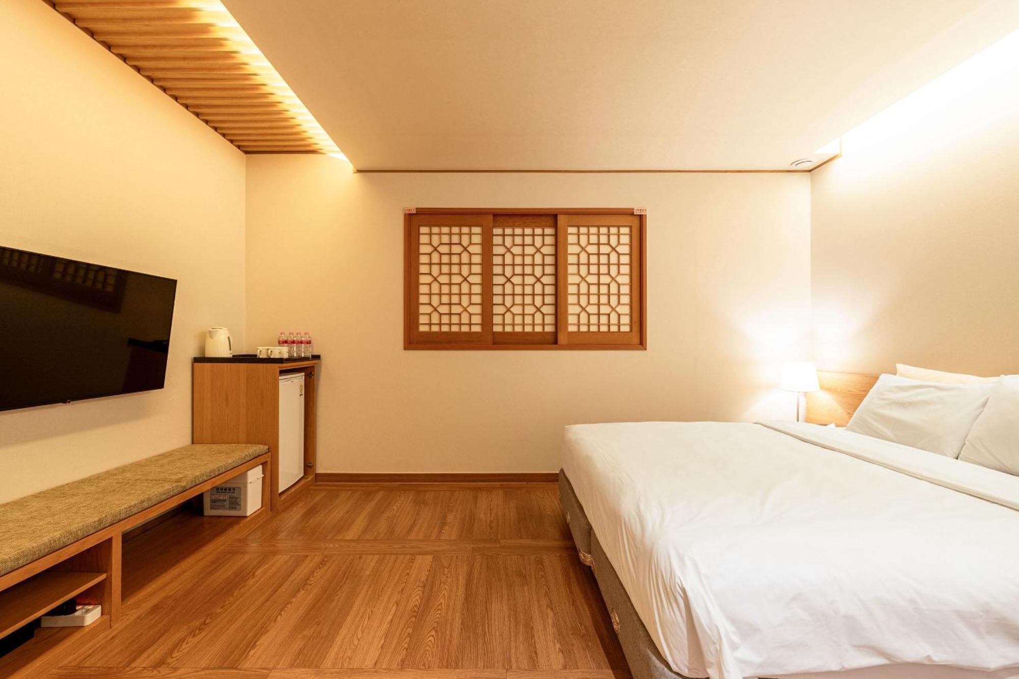 Deluxe KOR Double Room,1578402239:JPEG