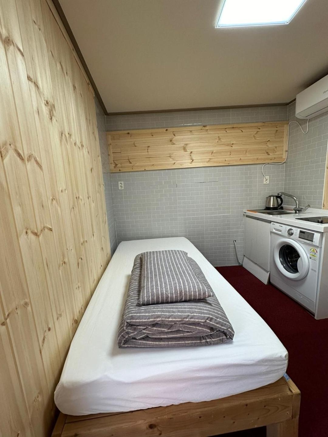Standard Single Room Shower