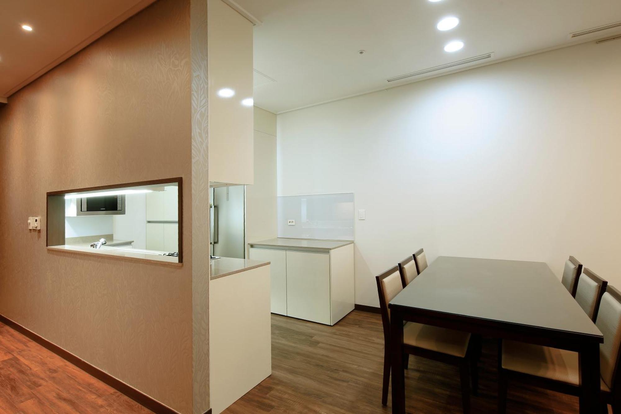 Three-Bedroom Deluxe Apartment