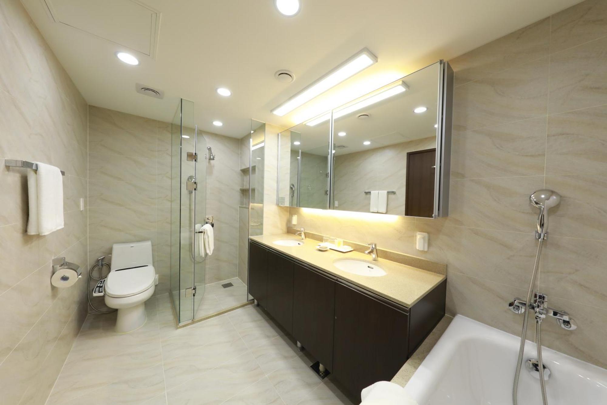 Two-Bedroom Premier Apartment 15~21floor 2 bathrooms