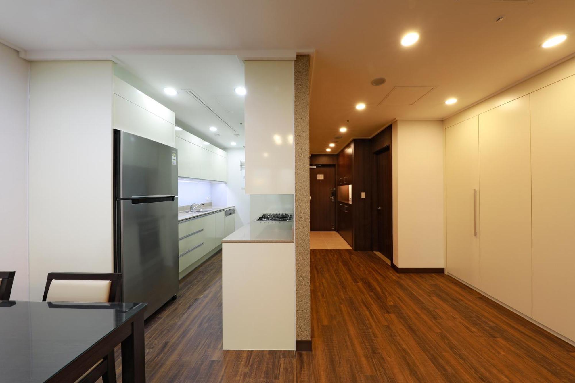 Two-Bedroom Premier Apartment 15~21floor 2 bathrooms
