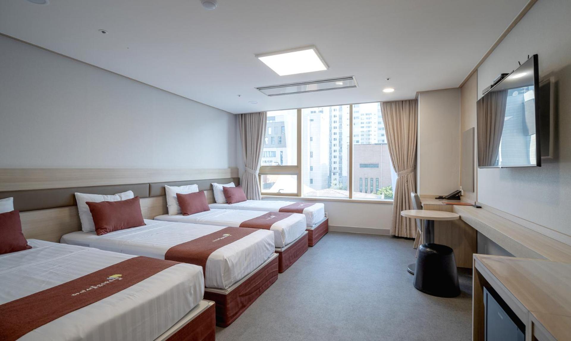 Standard Quadruple Room,1629430101:JPEG