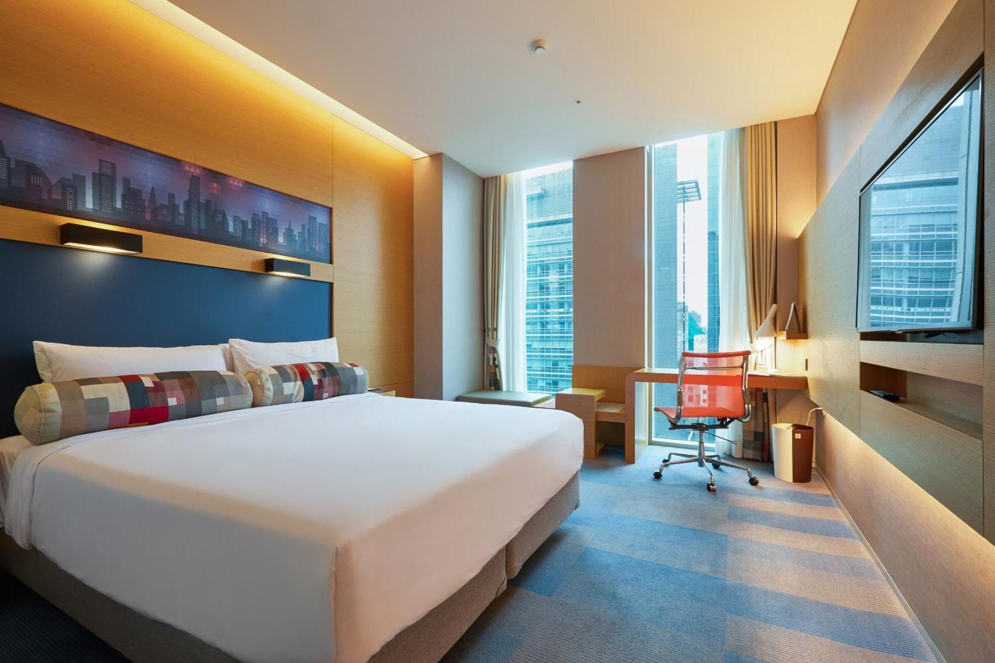 Zimmer Aloft Urban mit 1 Kingsize-Bett und Stadtblick