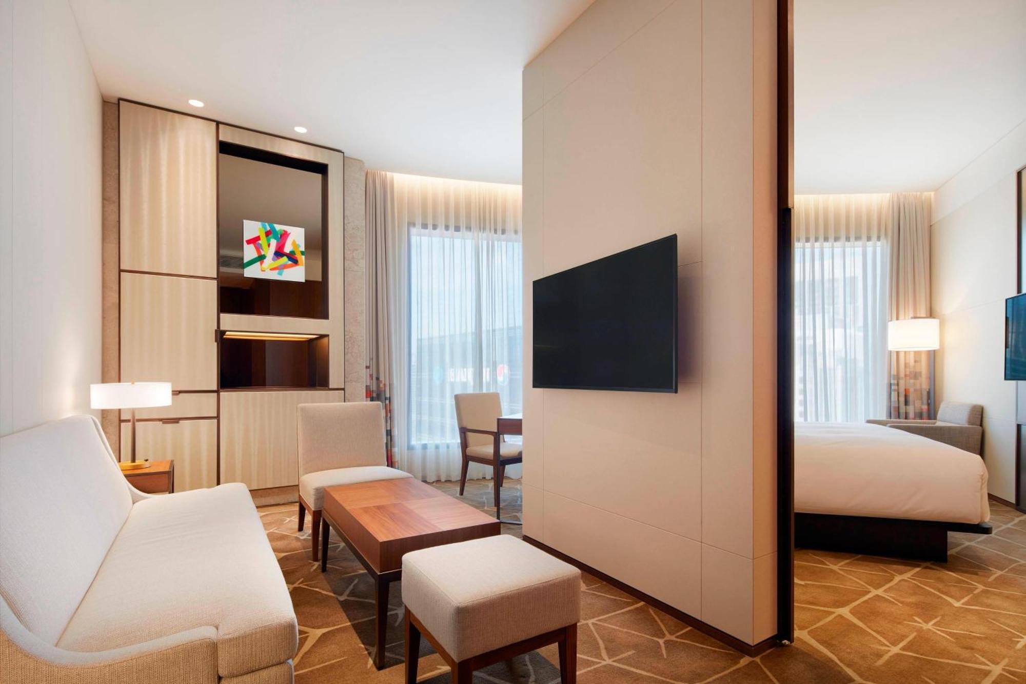 Breezy Suite Junior Suite 1 King